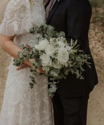 White florals bridal bouquet